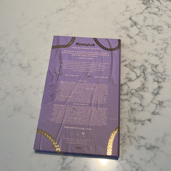 Alamar Cosmetics | 8 Pan Spanglish Pressed Pigment Palette use wet/dry - Picture 3 of 4